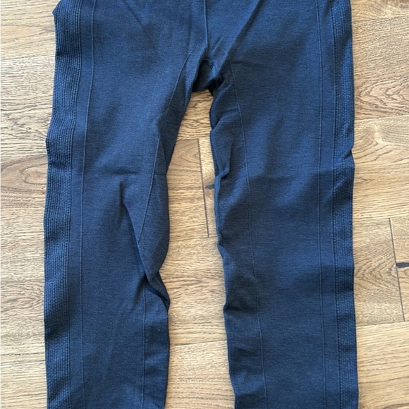 Womens lululemon gray Leggings - Picture 2 of 5